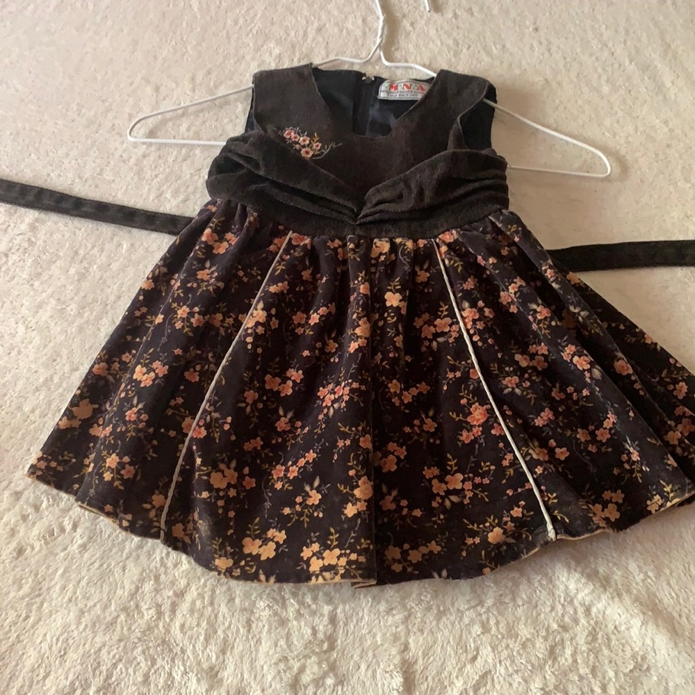 A black-coffee like dress. Always was my favorite pick.